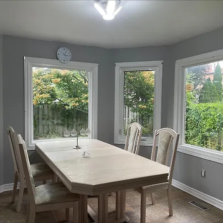 Bhf Near College & Hosp Self-Service Check-In So Fast Net Free Parking In Barrie Exterior photo