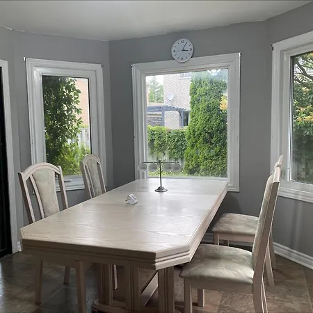 Bhf Near College & Hosp Self-Service Check-In So Fast Net Free Parking In Barrie Exterior photo