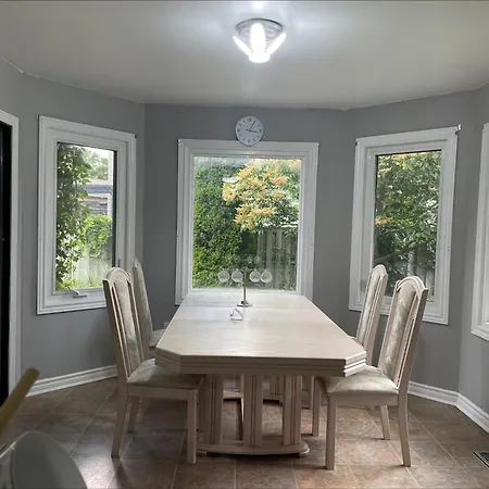 Bhf Near College & Hosp Self-Service Check-In So Fast Net Free Parking In Barrie Exterior photo
