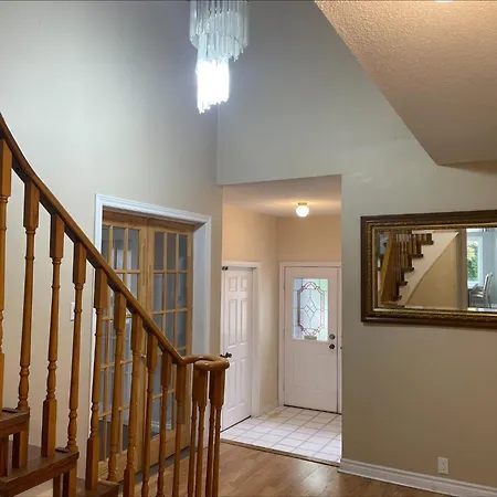 Bhf Near College & Hosp Self-Service Check-In So Fast Net Free Parking In Barrie Exterior photo