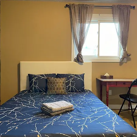 Bhf Near College & Hosp Self-Service Check-In So Fast Net Free Parking In Barrie Exterior photo