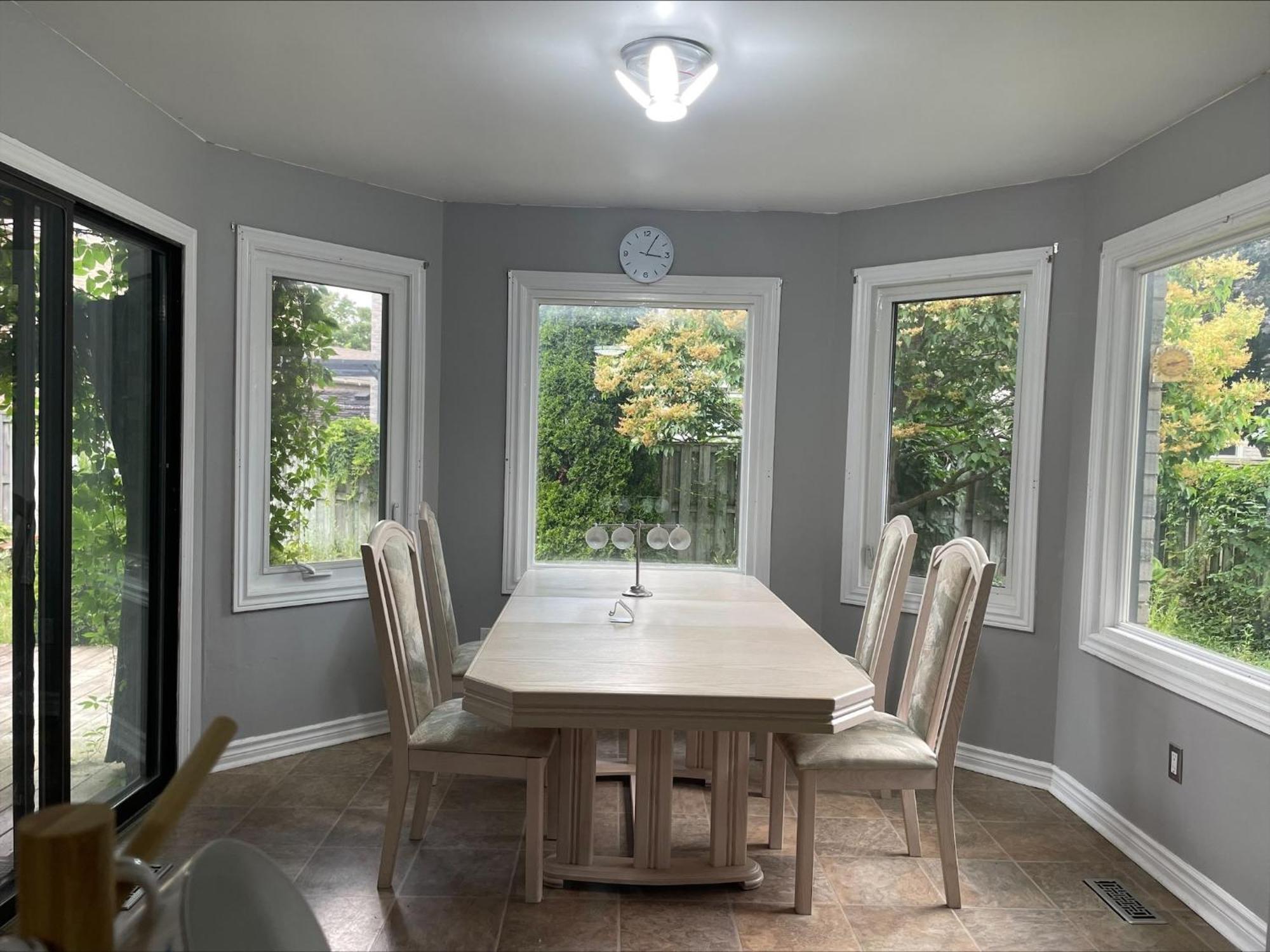 Bhf Near College & Hosp Self-service Check-in So Fast Net Free Parking In * Barrie